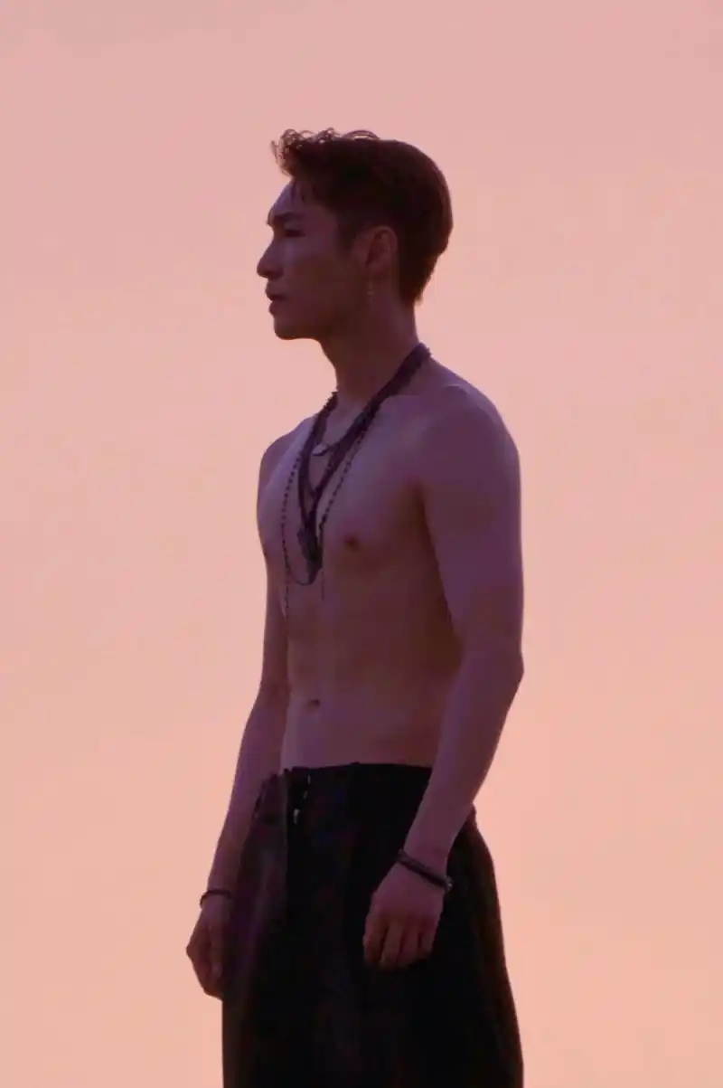 张艺兴 #这谁顶得住啊#腹肌 话不多说 直接上图 - 抖音