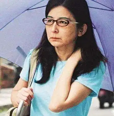 抖音上的那个流浪上海华姐是谁(一代天后陈淑桦一生悲惨,年迈还被传患