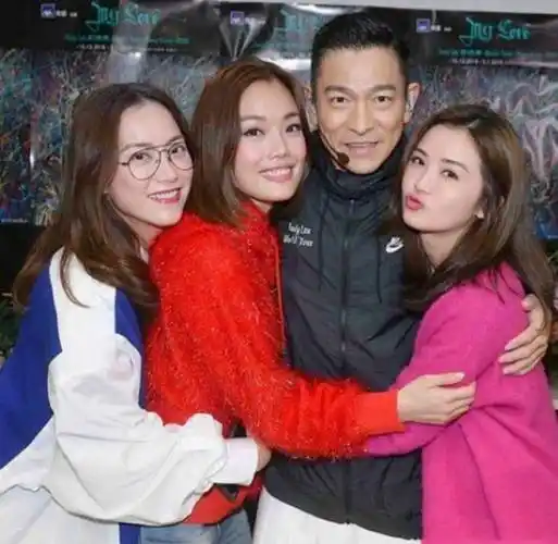 刘德华公开的唯一女友,出书8万字50张彩照揭开他秘密,令人吃惊