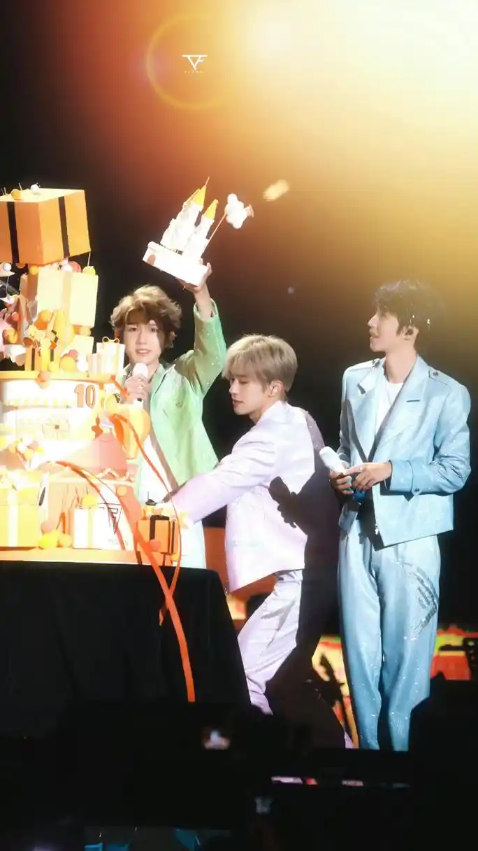 tfboys十周年演唱会# 高清壁纸分享