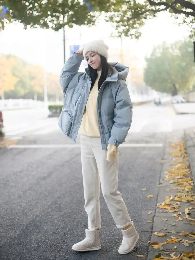 雪地靴到底有多实用?看看这些穿搭造型就懂了,保暖又洋气