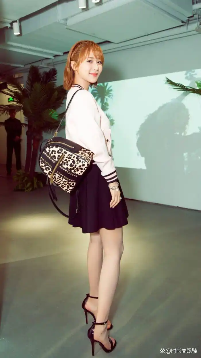 杨紫的高跟鞋美图