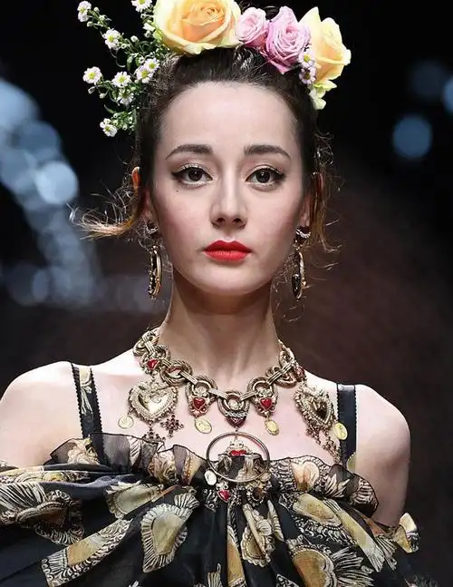 女明星的生图有多吓人?离开10级美颜后,她们还没你老婆漂亮!__凤凰网