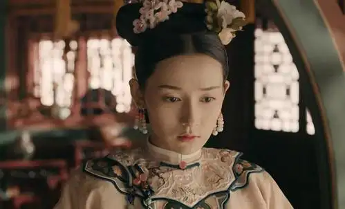 她在《延禧攻略》中打了40多集的酱油,首次争宠便被皇上封了妃