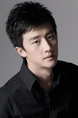 黄轩在中国大陆男演员里面算帅的吧