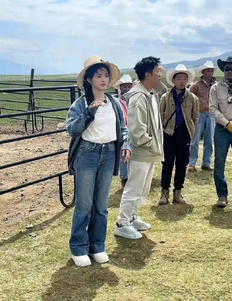 杨超越,杨迪综艺最新路透,没了电视剧里的滤镜,杨超越放在人堆里就一