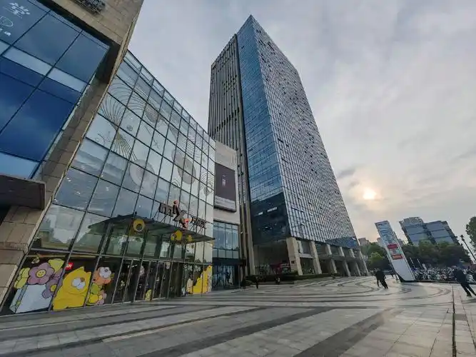 【13图】华润五彩城!西湖国际商圈发达!家具配齐!