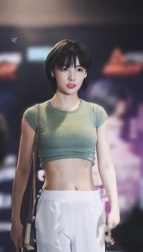 赵粤腹肌小合集~赵粤的腰太绝了!这线条这.