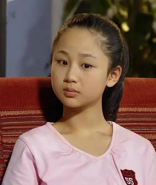 真人干瘦枯黄,荧屏上惊艳全场,这7位女星上镜前后反差巨大