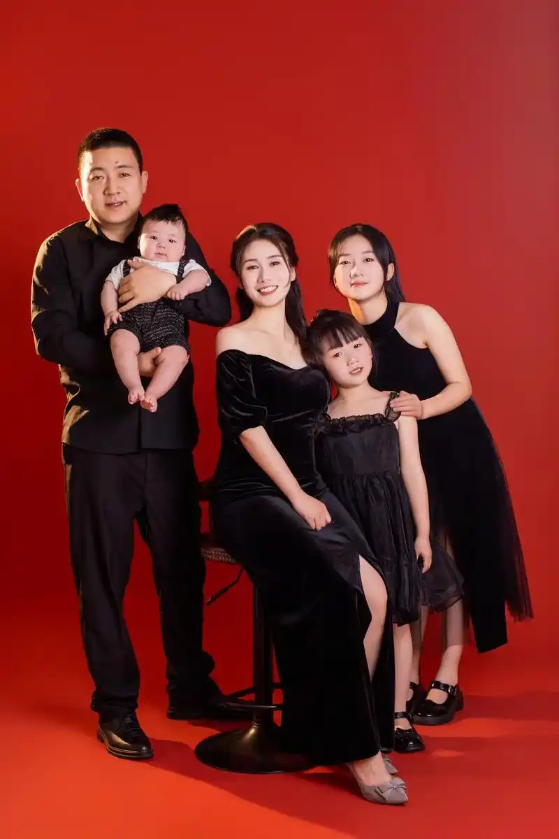 全家同框 #全家秀 #亲子写真 何其有幸,此生相遇,拥之则安