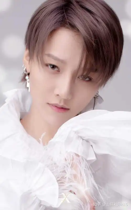 我想说,长发的她自然也是美的.但是不是就不再是那个很特别的刘雨 ??