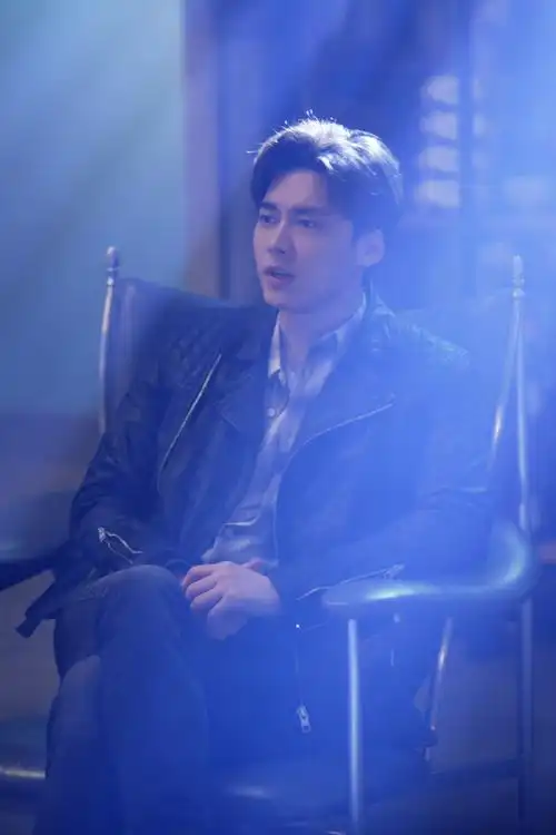 挑战每天按相册顺序发一张李易峰的照片