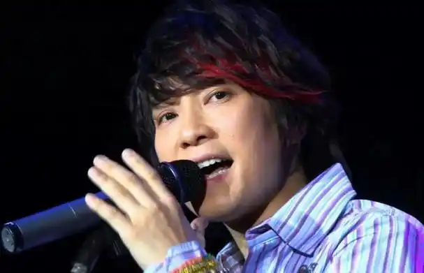 事实证明,"逐渐消失"的钟汉良,已经在另一个圈子里红得发紫