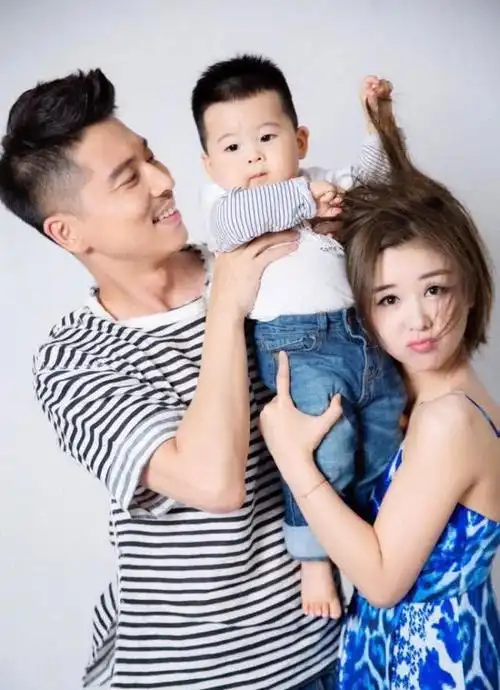 李小萌怀二胎#演员王雷和李小萌官宣新剧时承认已经怀二胎,李小萌还