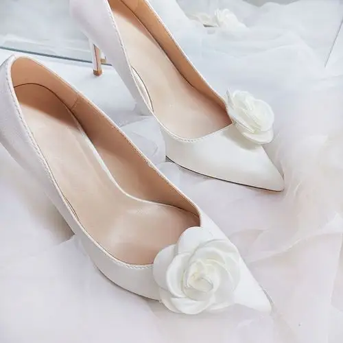 冬季法式白色婚鞋女高跟公主花朵主纱礼服新娘鞋白色婚纱配的婚鞋