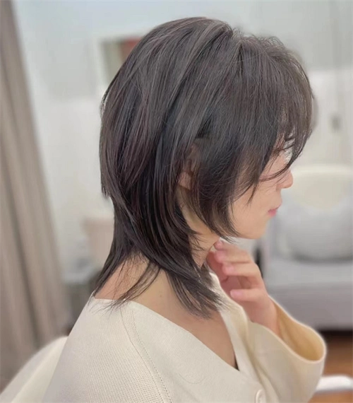 鲻鱼头,无性别发型,中直发的女生适合的发型,打造出甜酷氛围感.