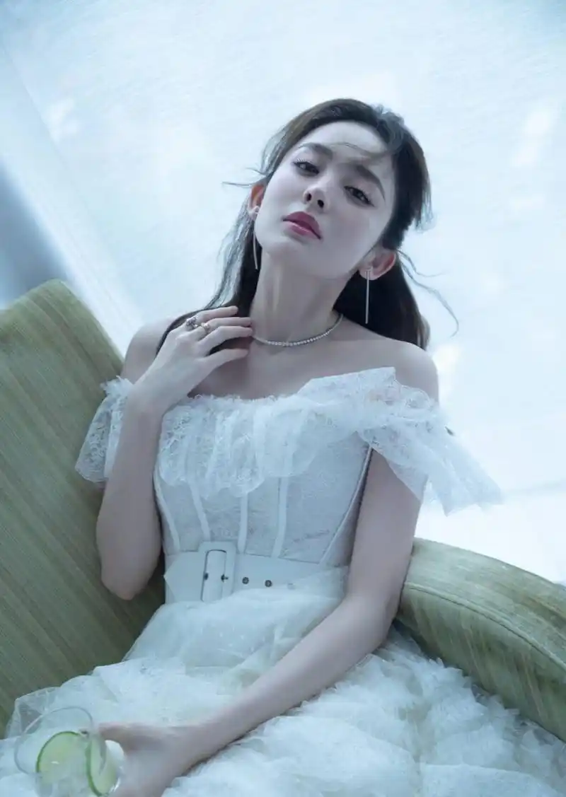 31岁的古力娜扎,肤白貌美性感迷人 古力娜扎,演技惊人,内外兼备的美丽