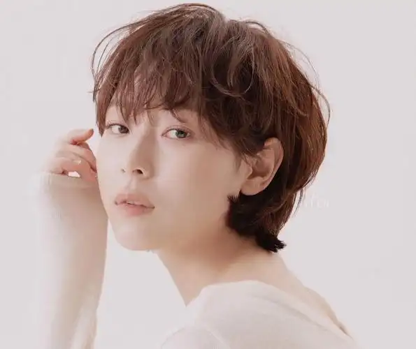 短发自然波浪卷