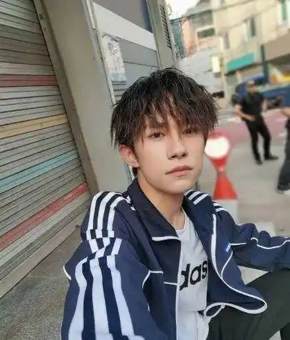 12期的节目让易烊千玺又认识了很多的好朋友,虽然自己战队的人都比