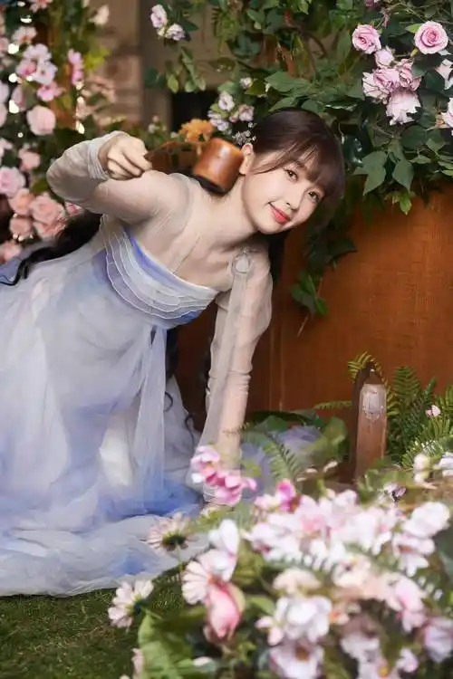 小兰花虞书欣时尚写真:芙蓉出水,天生丽质