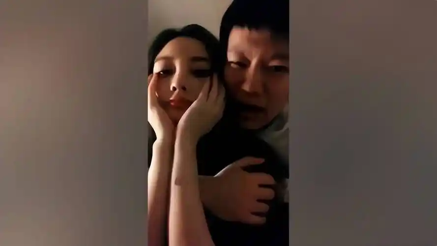 夜宿门报应在甜馨身上,从贾乃亮的回应中看出来他早已原谅李小璐_网友