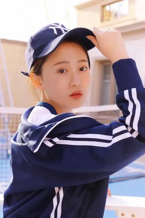 运动服美女青春活力写真图片