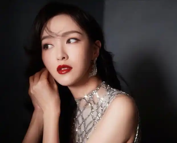 唐嫣红毯造型身穿高定礼服优雅大气时尚靓丽