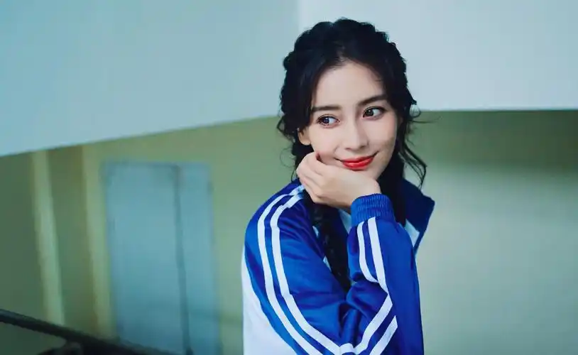 angelababy清纯风写真释出穿校服回忆青春致敬教师
