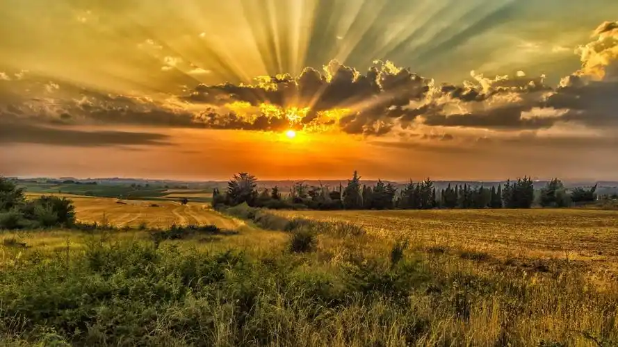 黎明划破了黑暗壁纸图片