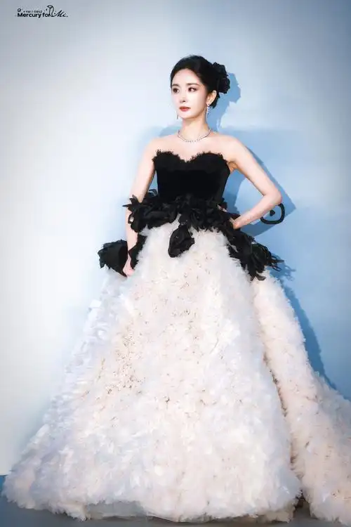 杨幂超话#gq红毯#杨幂红毯的神