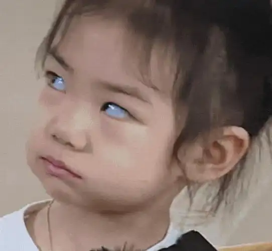 好久不见戚薇的女儿 lucky 了,越来越像李承铉啦?-zaker新闻