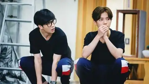 鹿晗薛之谦模仿产妇生子高能片段