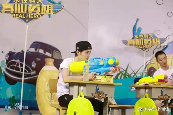 鹿晗除此之外并没有其他令人瞩目的作品,2017年,他在《奔跑吧兄弟》后