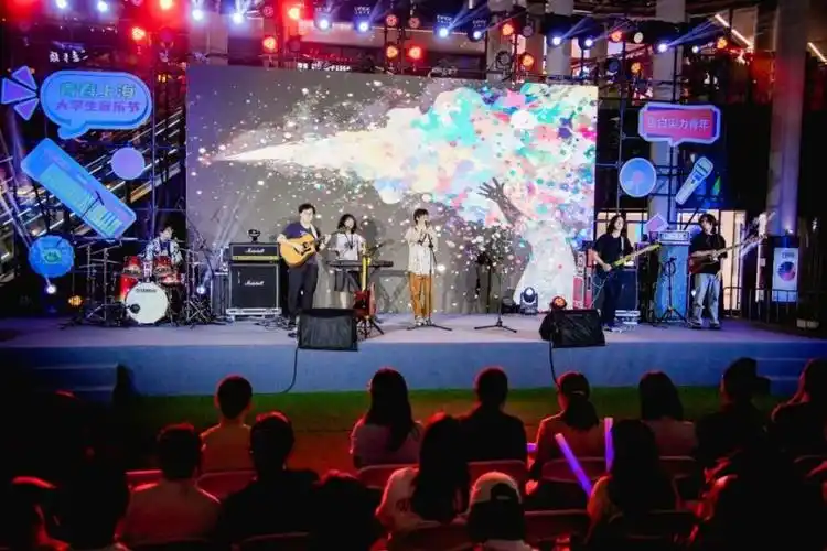 《水星记》的杨意涵,她曾获中国新加坡联合音乐会流行组第一名,成都七