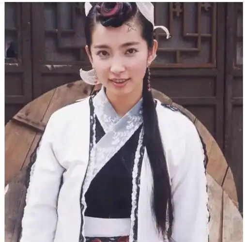 51岁李冰冰游天门山!才短短8年,两位「冰冰」的咖位已截然不同