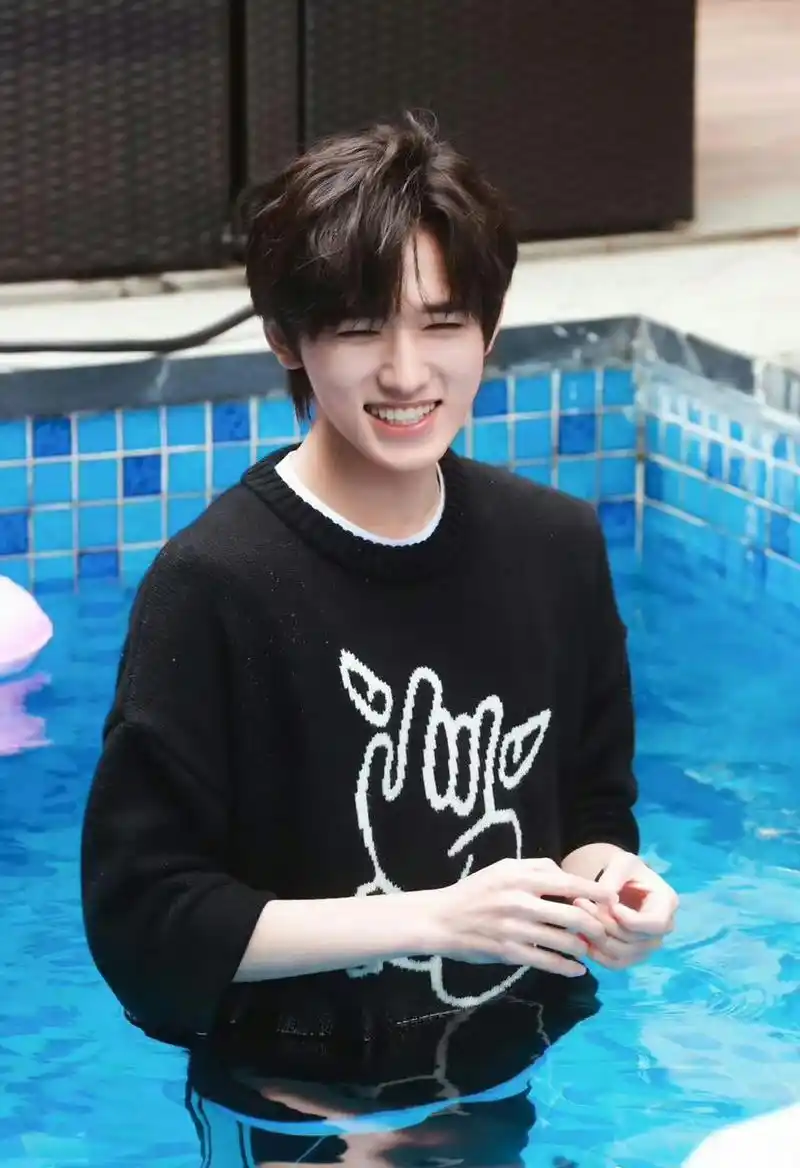 投稿:宋亚轩笑起来真的很有男友感