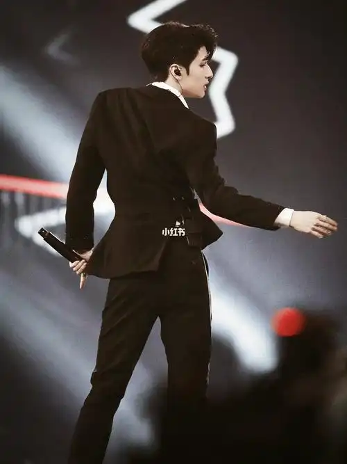 严浩翔  #热门  #西装 #狮子座