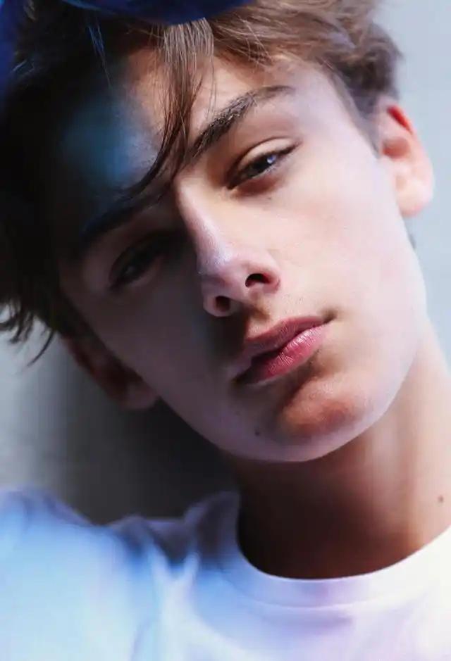 被日媒誉为"世界上第一帅"的13岁少年,现在长啥样子了