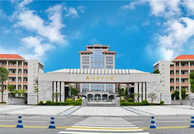 全国文明校园泉州第五中学(以下简称"泉州五中")在岁月中不断积淀