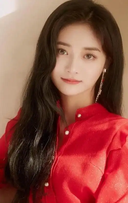 被丑脖子拖累的7位女星明明长得如花似玉合照却输太惨