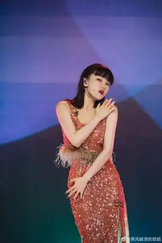 唱《high歌》《痒》的黄龄,网友评论,她在《浪姐》里又媚又飒又可爱