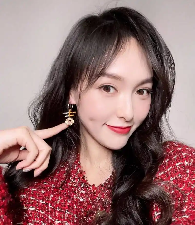 影视女星唐嫣写真特辑:甜美靓丽,优雅高贵!