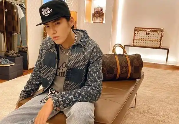 被永久封杀的国民顶流!偷税漏税牢底坐穿,杨紫却成最大苦主?