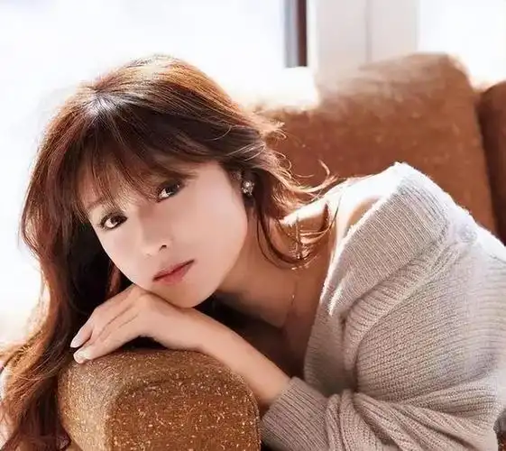 41岁深田恭子美丽依旧身材傲人性感女神魅力不减