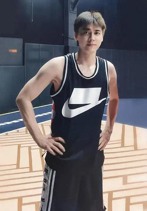 李易峰现状曝光,手上伤痕明显