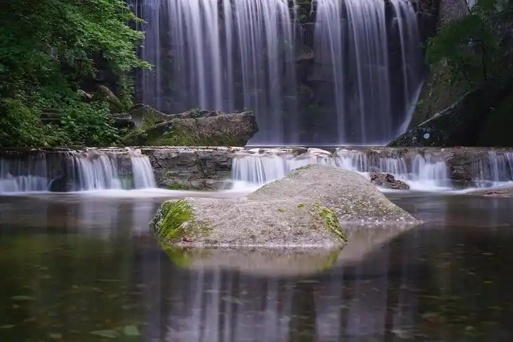 大型山水实景演出:吸引游客的旅游体验 大型山水实景演出作为一种极具