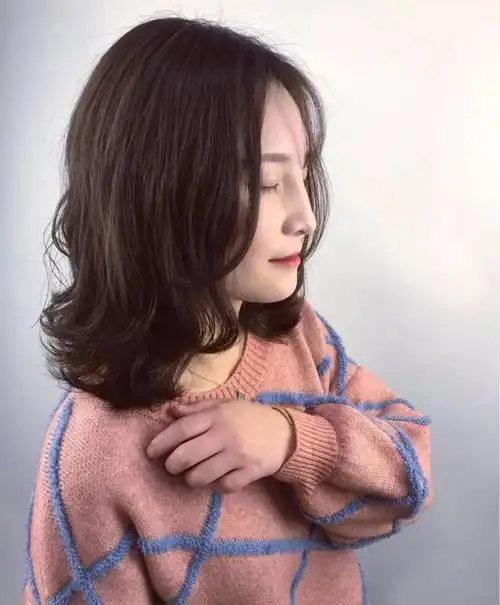 "齐肩烫"真洋气,不挑脸型谁烫谁好看