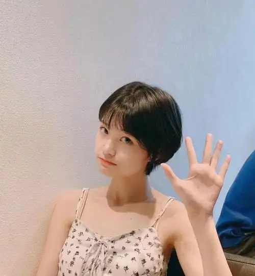 女士脸圆十大耐看短发脸大脖子短女发型图