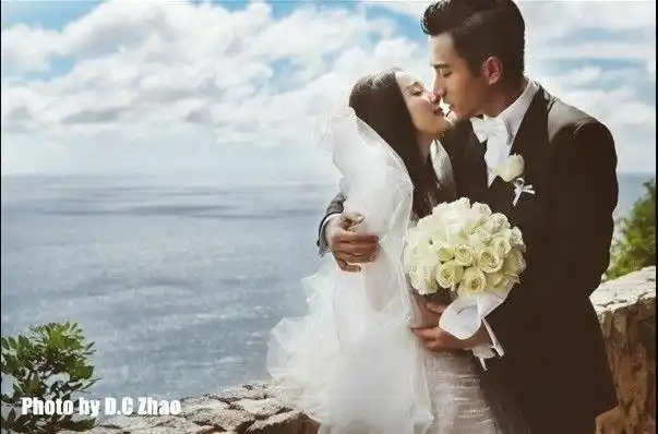 刘恺威杨幂海岸婚纱照曝光