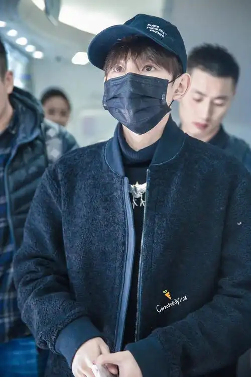 王源演绎年轻人睡醒前和睡醒后